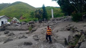 Warga Samosir Kembali ke Rumah Pascabanjir