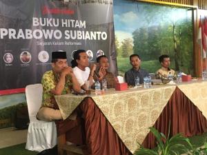 Sambut Hari HAM Intermasional, Sejumlah Aktivis Mahasiswa di Serang Gelar Bedah "Buku Hitam Prabowo Subianto"