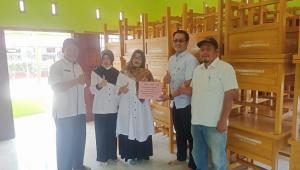 PTPN VI Serahkan Bantuan Pendidikan Sebagai Wujud Komitmen untuk Dukung Proses Belajar Mengajar