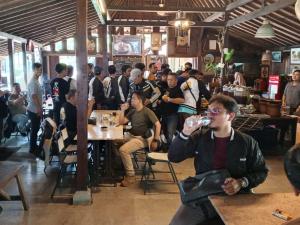 Warung Solo Pilihan Komunitas Bikers, Nikmati Kopi dan Cemilan Pagi