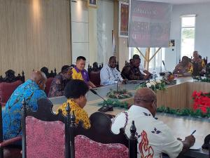 Pj Bupati Maybrat Pimpin Rapat Pembahasan Persiapan Pemilu 14 Februari 2024