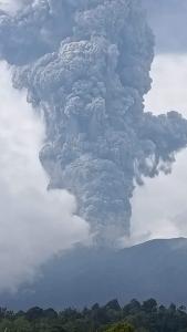 Gunung Marapi Masih Status Waspda Bupati Tanah Datar Eka Putra untuk Tetap Waspada