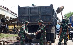 Banjir Demak: Tim Gabungan Masifkan Pembersihan Fasos-Fasum di Desa Terdampak