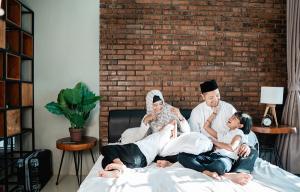 Berpuasa di Tengah Cuaca Ekstrem, Ini Tips dari Roojai dalam Menjaga Kesehatan Tubuh