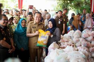 Tinjau Pasar Murah Kejati Sumsel, Pj Gubernur Agus Fatoni Apresiasi Launching Program Adhyaksa Peduli Anak Umang Serentak se-Sumsel