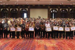 Buka SPM Awards 2024, Wamendagri Dorong Pemda Berikan Pelayanan Optimal bagi Masyarakat