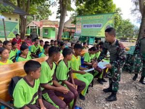 SMP Negeri Turiscain Outing Class di Pos Turiscain Satgas Yonif 742/SWY Perbatasan RI-RDTL