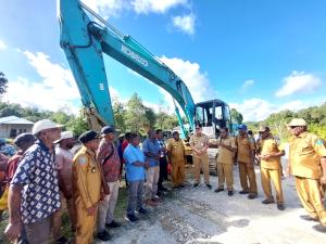 Peresmian Pengaspalan Jalan Woraitu-Athabu, Aitinyo Tengah sepanjang 4 KM