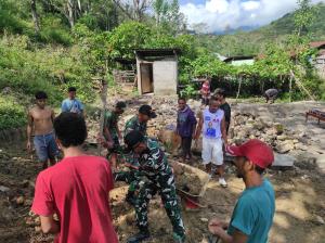 Satgas Yonif 742/SWY Bangunan Rumah Adat Dusun Purkou