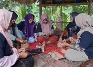 Kembangkan Kerajinan Resam, Kacap PNM Jambi: Ini Upaya Tingkatkan Kapasitas Usaha Nasabah