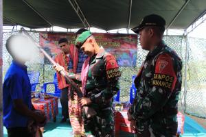 Resmikan Bangunan Sekolah di Perbatasan RI-RDTL, Satgas Yonif 742/SWY Terima Penyerahan Senjata Api