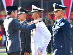 Panglima TNI Hadiri Upacara Prasetya Perwira TNI-Polri Tahun 2024 di Istana Merdeka