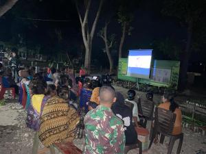 Perkuat Jiwa Nasiomalisme Satgas Yonif 742/SWY Gelar Nobar Film The OOST Bersama Warga Perbatasan RI-RDTL
