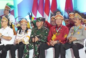 Panglima TNI Mendampingi Presiden Joko Widodo Acara Puncak Hari Anak Nasional Ke-40
