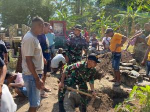 Pos Fatubesi Satgas Yonif 742/SWY Bantu Prosesi Pemindahan Makam Warga di Perbatasan RI-RDTL