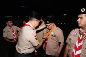 Dinilai Berjasa Dalam Bidang Kepramukaan Di Tanah Datar, Bupati Eka Putra Terima Lencana Melati dari Kwartir Nasional Gerakan Pramuka