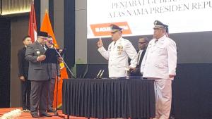 Dr Bernhard Eduard Rondonuwu Resmi Dilantik Sebagai Penjabat Wali Kota Sorong