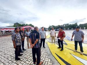 Jelang HUT ke-79 RI, Pj Wali Kota Sorong Pantau Kesiapan Upacara dengan Teliti