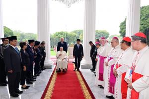 Pidato Lengkap Pemimpin Tertinggi Gereja Katolik Sedunia Paus Fransiskus di Istana Negara