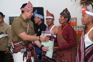 Menteri AHY Serahkan Sertipikat TORA, Kesetiaan Masyarakat Eks Timor Timur Terbayar Lunas
