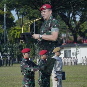Danjen Kopassus Anugerahi Prajurit Berprestasi