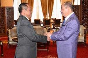 Ketua Menteri Sabah Terima Kunjungan Hormat Konsul RI Tawau Aris Heru Utomo