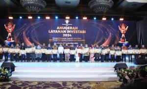 Hadir di Acara "Anugerah Layanan Investasi 2024", Mendagri Serahkan Penghargaan kepada Sejumlah Pemda