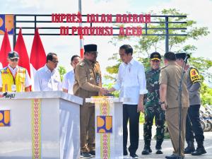 Panglima TNI Dampingi Presiden RI Resmikan Inpres Jalan Daerah di Aceh Besar