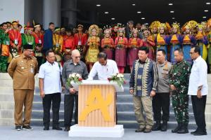 Panglima TNI Dampingi Presiden RI Resmikan Gedung AMANAH Youth Creative Hub