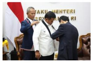 Wamenhan M. Herindra Terima Penyematan, Penganugerahan dan Kehormatan Sabuk Hitam dari Taekwondo Indonesia