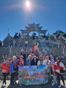 Mitra Seni Indonesia Jelajahi Puncak Fansipan Vietnam