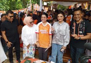 Hajatan Pinggir Kali Gelar Lenong Betawi, Kangen Ratusan Warga Lebaksari Terobati