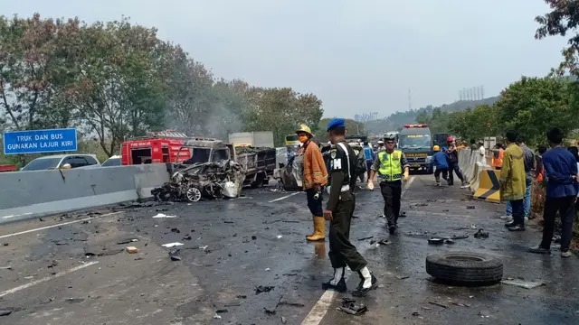 Semakin Banyak Truk dan Bus Menjadi Penyebab Kecelakaan Beruntun di Jalan Tol