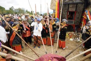 Satu event Festival Alu Katentong dan Pacu Jawi di Sawah Nunggadiang Nagari Padang Laweh