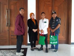 Indonews.id Rayakan Kebersamaan dan Bagi-bagi Kado Natal untuk Karyawan