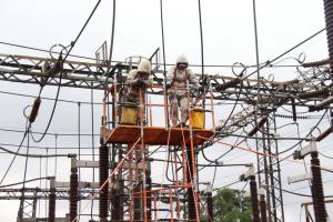 Jelang Nataru, PLN UPT Cirebon Ganti Peralatan 85 Tower Transmisi