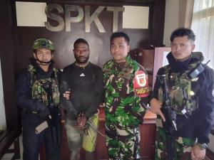 Salah Satu Pelaku Pembunuhan Anggota Satgas Mandala IV Pos Ilu Berhasil Ditangkap Satgas Pamtas Kewilayahan Yonif 715/Motuliato