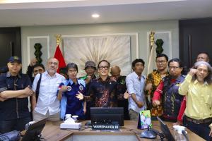 Wamenaker Noel Terima Audiensi Serikat Pekerja Pengemudi Online