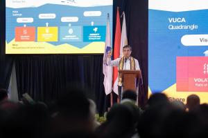 Menaker Yassierli Berpesan Agar Mahasiswa Miliki Tiga Kompetensi Sekaligus