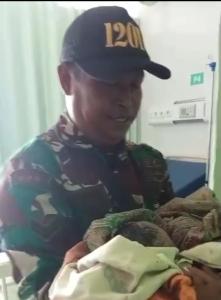 Dramatis, Babinsa Mempawah Bantu Evakuasi Ibu Hamil 9 Bulan yang Terjebak Banjir