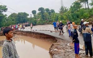 Banjir Bandang Terjang di NTB: Dua Meninggal, Enam Masih dalam Pencarian