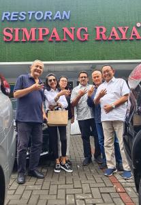 Kebersamaan Alumni SMA negeri 3 Teladan Jakarta angkatan 75 dengan Angkatan 76 Asri Hadi dan Sadik Algadri