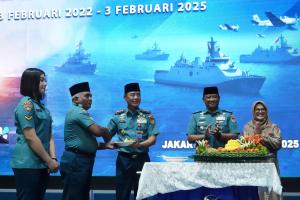Gelar Isra Mi`raj dan Tasyakuran Hari Jadi ke 3 Koarmada RI Berikan Santunan dan Penghijauan