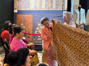 Wastraprema: Jejak Sejarah Batik Pesisiran Pantai Utara Jawa dan Kebaya Peranakan
