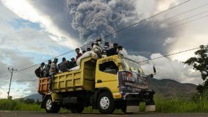 Status Gunung Lewotobi Menjadi Awas, Badan Geologi ESDM: Waspadai Potensi Banjir Lahar Hujan