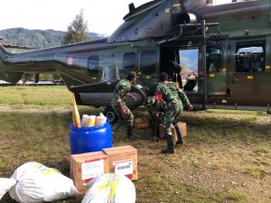 TNI AU Kerahkan Helikopter Distribusikan Ribuan Porsi Makanan Bergizi Gratis (MBG) ke Pegunungan Papua Tengah