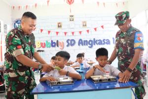 SPPG Lanud Husein Sastranegara, Distribusikan Ratusan Paket Makan Siang Bergizi