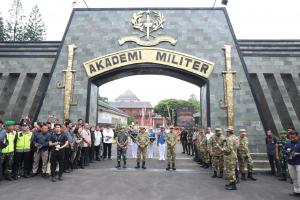 Mendagri Tito Sambut Kepala Daerah Peserta Retreat Pembekalan di Akmil Magelang