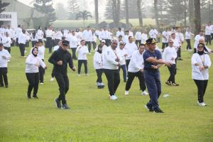 Hari Kedua Retreat Pembekalan di Magelang, Kepala Daerah Antusias Ikuti Senam Pagi