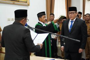 Bupati Tanah Datar Eka Putra Lantik Elizar SH Sebagai Pejabat Sekretaris Daerah